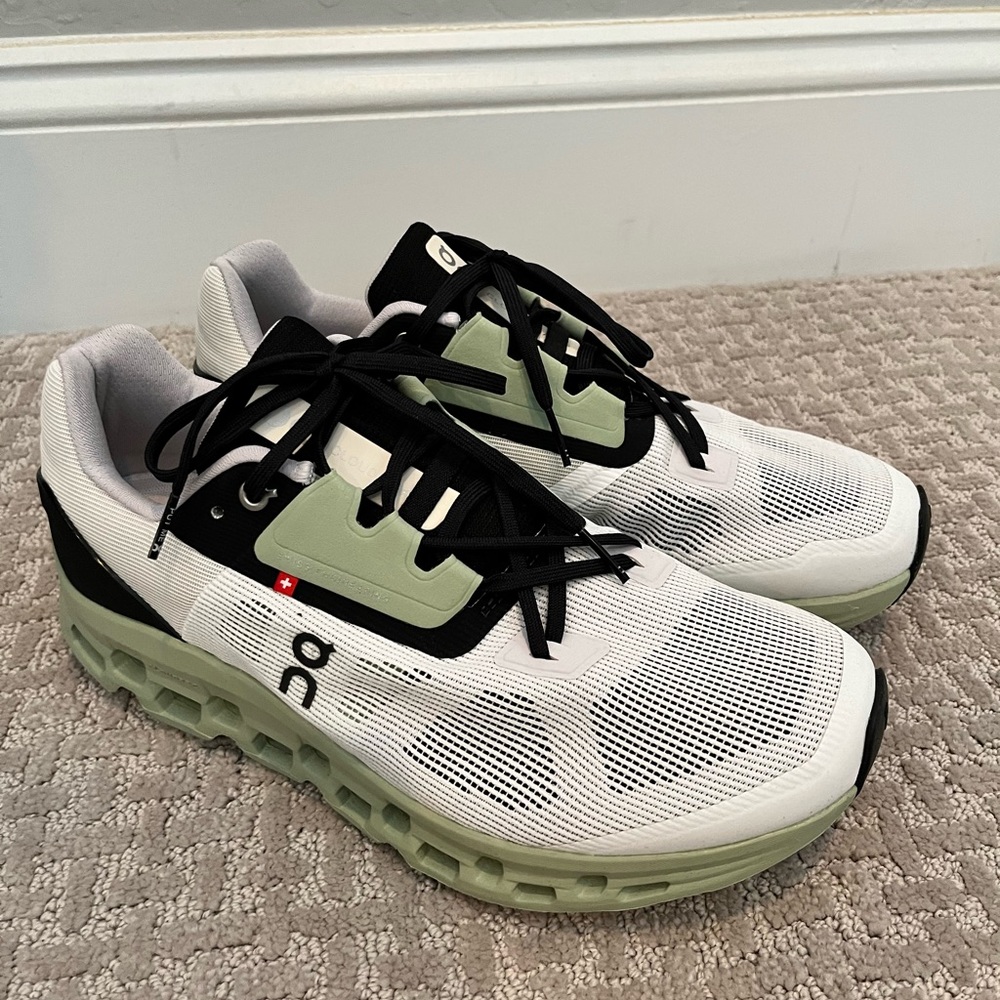 Men’s On Cloudstratus Running Shoes